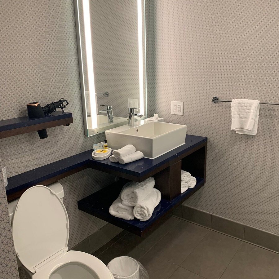 Glo Best Western Savannah gateway I 95 — Bathroom