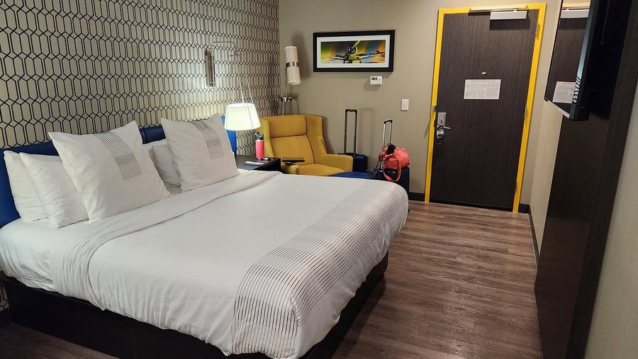 Glo Best Western Savannah gateway I 95 — Guest room
