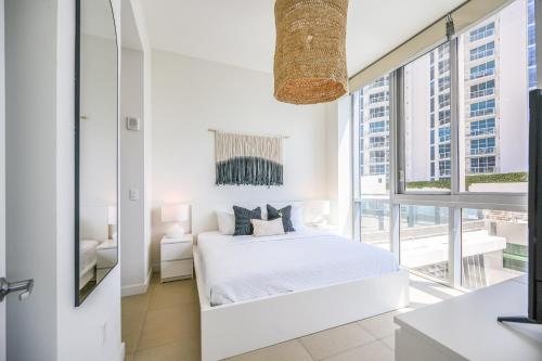 Global Luxury Suites at Monte Carlo Miami Beach Florida — Guest room