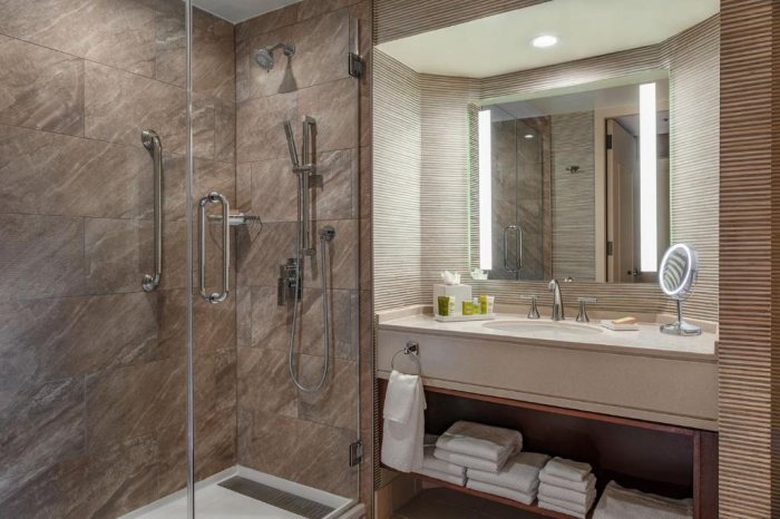 Global Luxury Suites At Universal City Los Angeles California — Bathroom