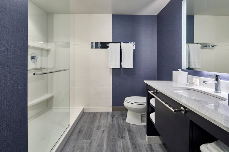 Global Luxury Suites at University Circle — Bathroom