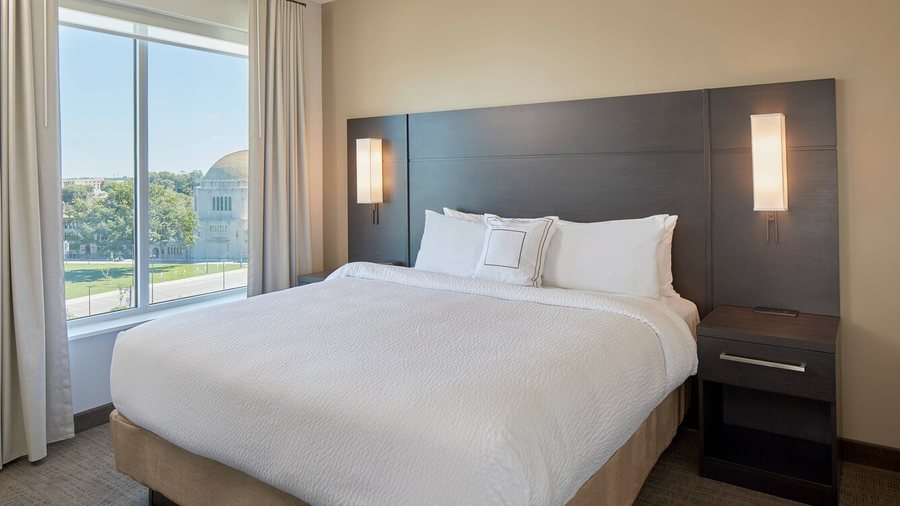 Global Luxury Suites at University Circle — Guest room