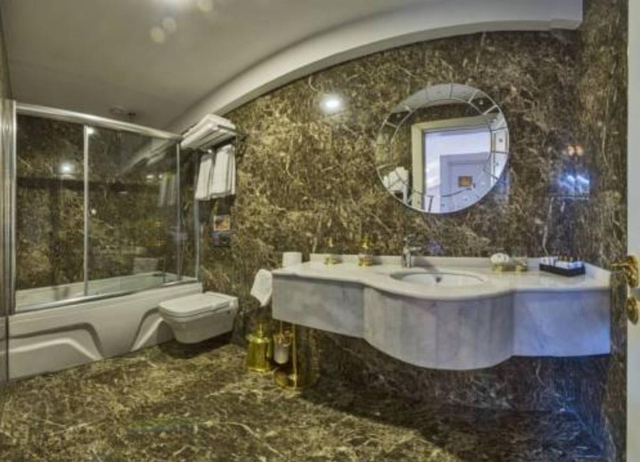 Glorious Hotel Istanbul — Bathroom
