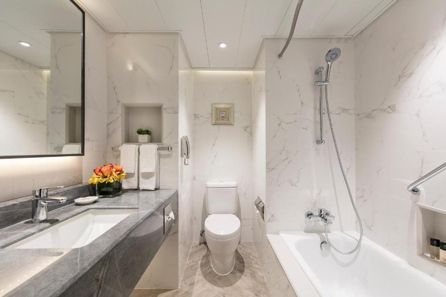 Gloucester Luk Kwok Hong Kong — Bathroom