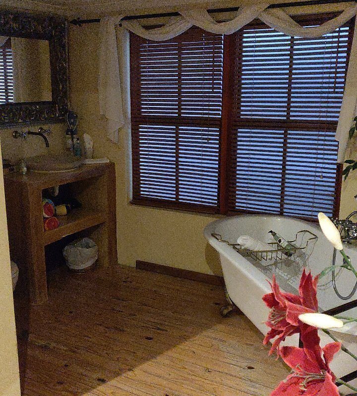 Goblin s Creek Manor House — Bathroom
