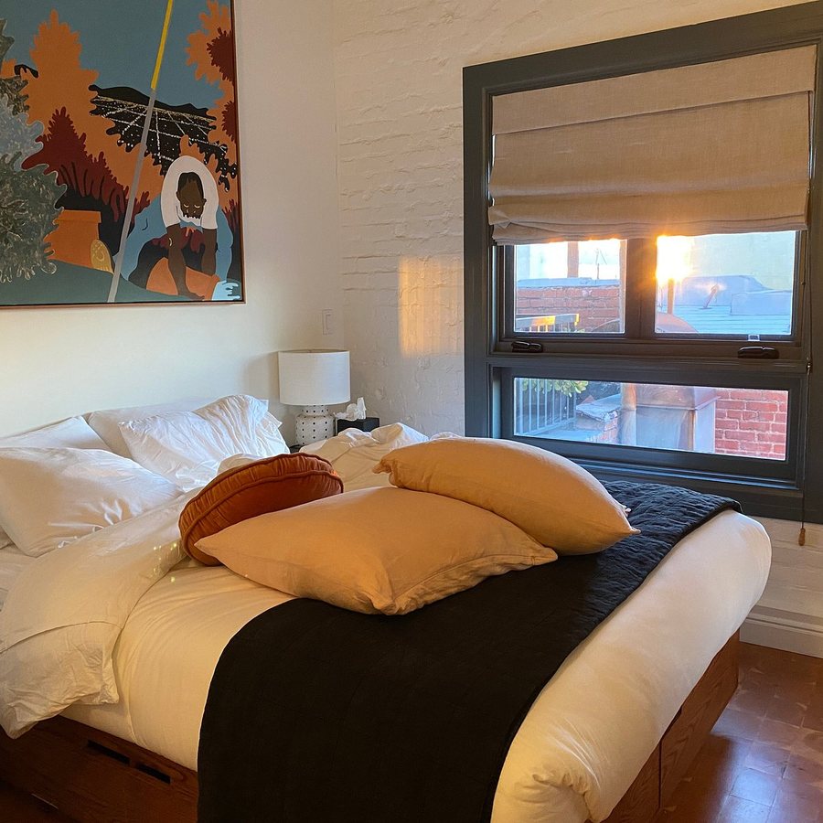 Gold Diggers Los Angeles California — Guest room