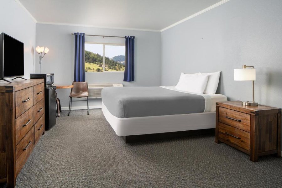 Gold King Mountain Inn — Guest room