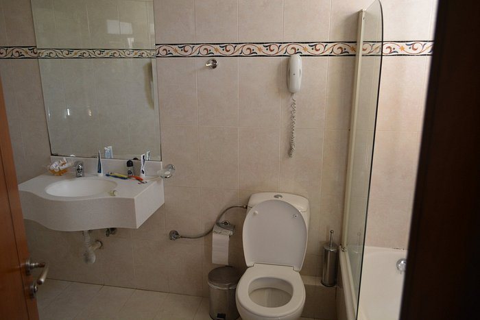 Golden City Hotel — Bathroom