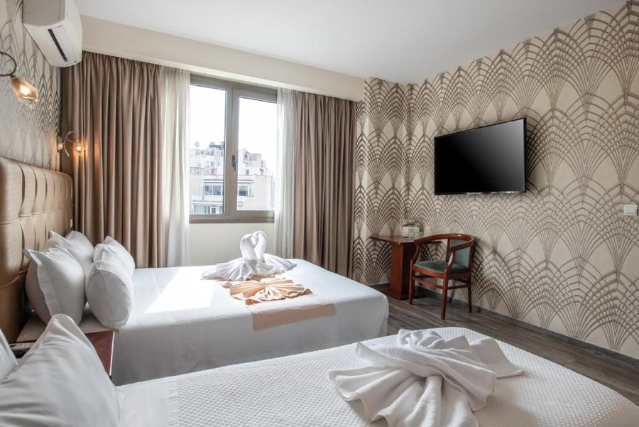 Golden City Hotel — Guest room