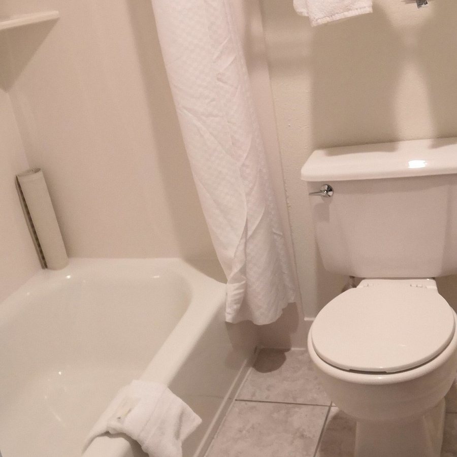 Golden Eagle Inn — Bathroom