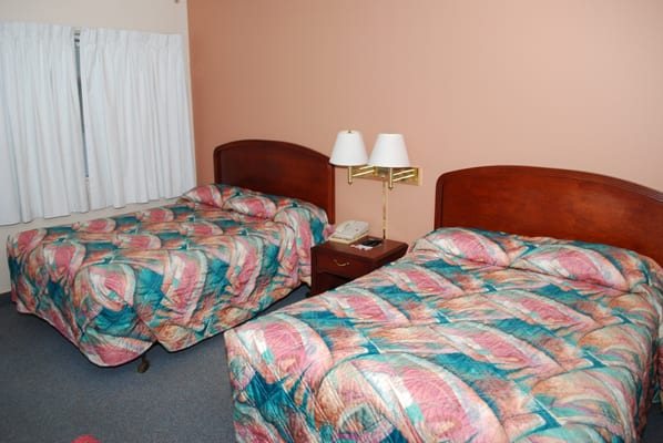 Golden Eagle Motel — Guest room