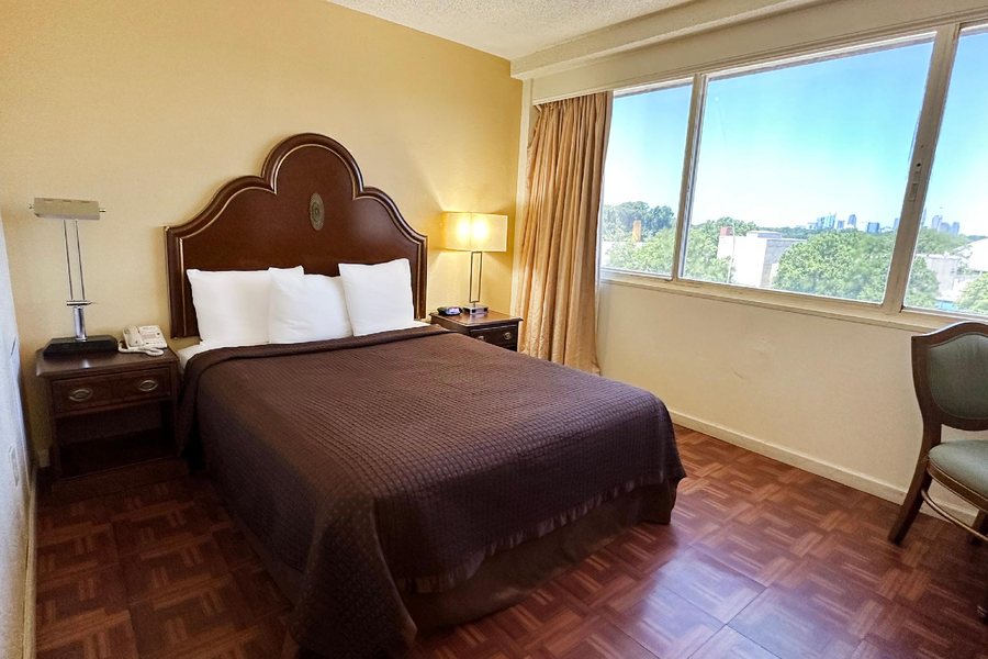Golden Green Hotel — Guest room
