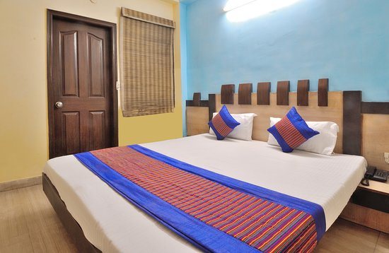 Golden Keys Inn — Guest room