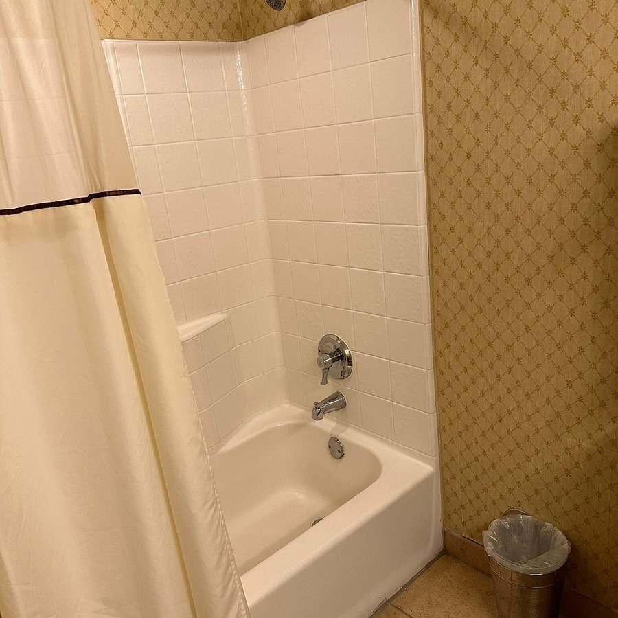 Golden Nugget Laughlin — Bathroom