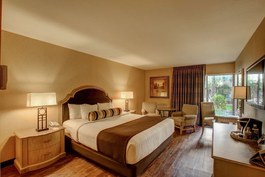 Golden Nugget Laughlin — Guest room