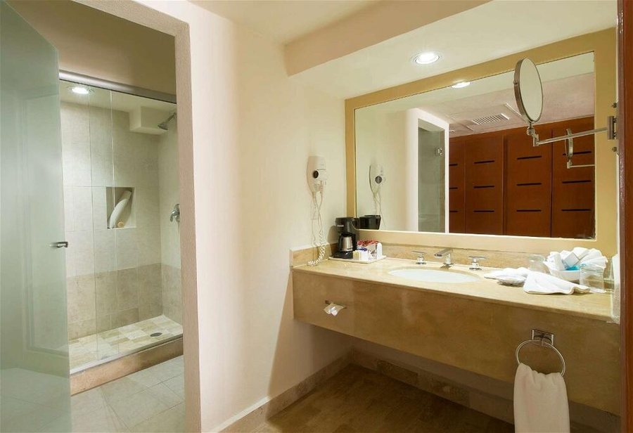 Golden Parnassus All Inclusive Resort Spa — Bathroom