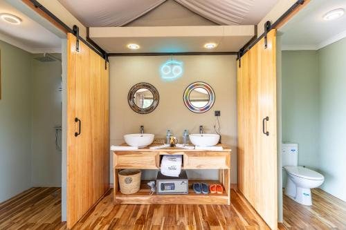 Golden Safari Camps — Bathroom