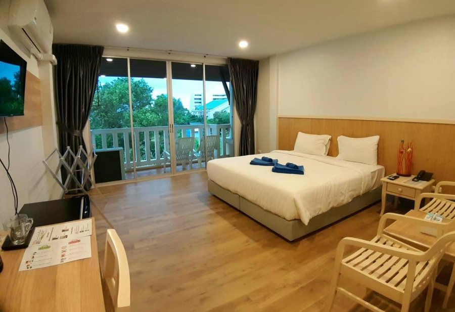 Golden Sand Inn — Guest room