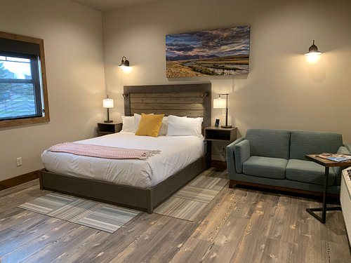 Golden Stone Inn — Guest room