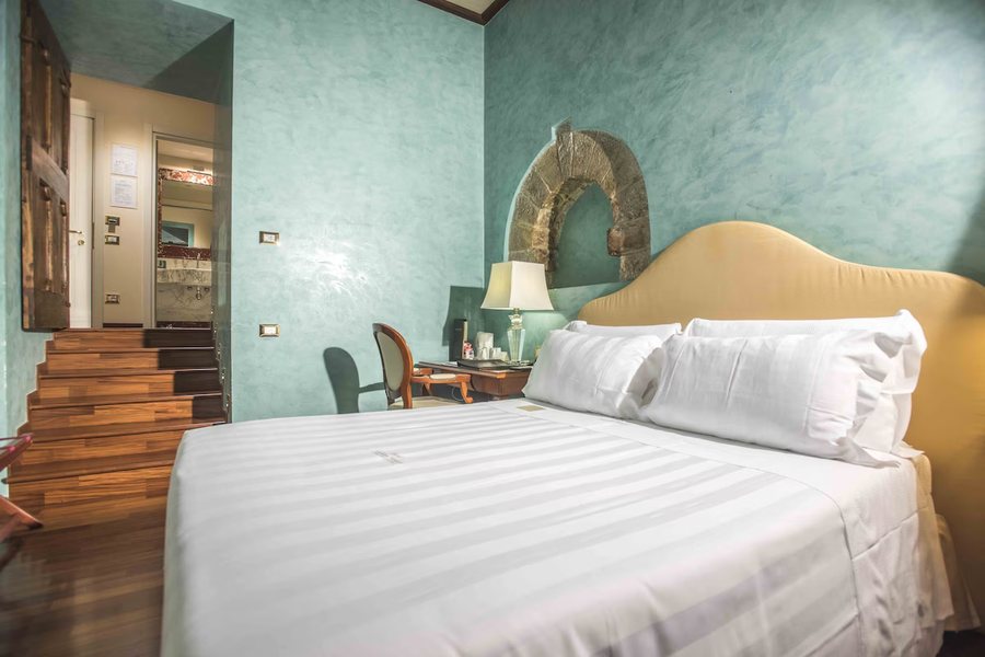 Golden Tower Hotel Spa — Guest room