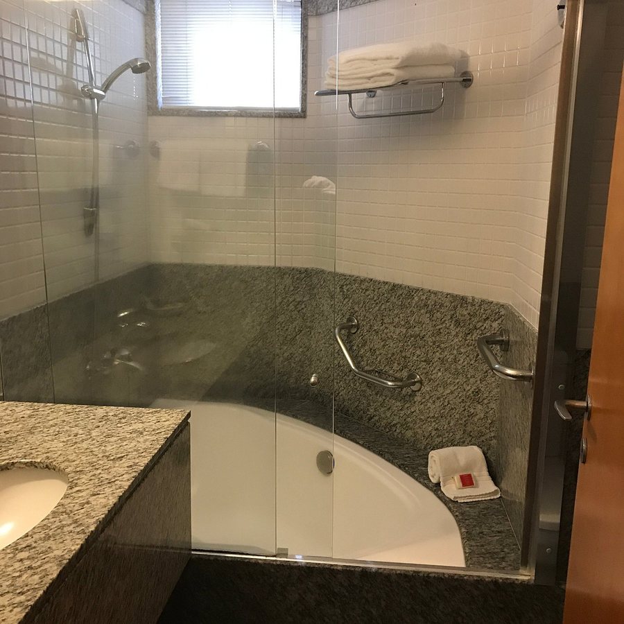 Golden Tower Pinheiros by Fenix Hoteis — Bathroom