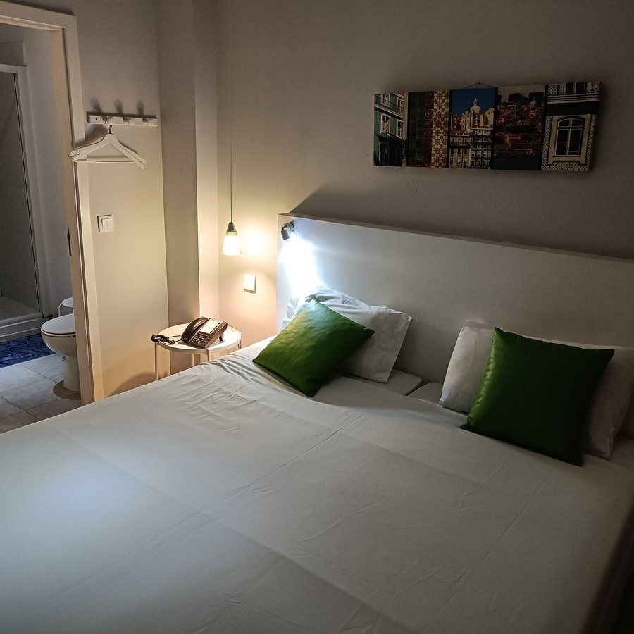Golden Tram 242 Lisbonne Hostel — Guest room