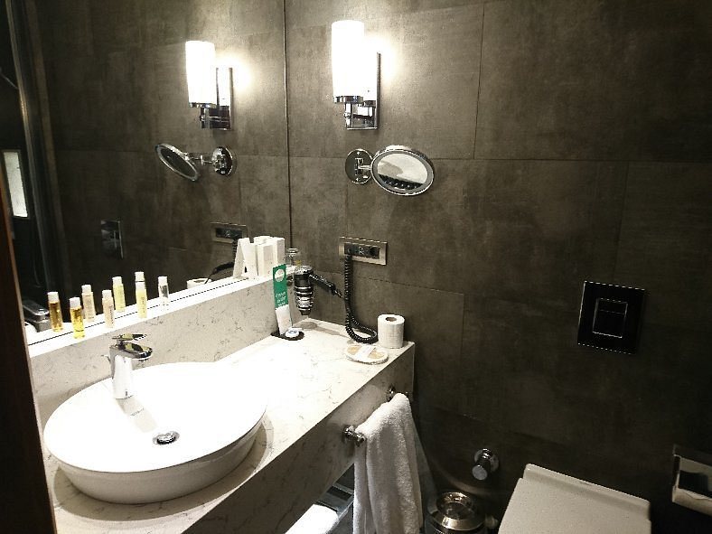 Golden Tulip Istanbul Bayrampasa Hotel Istanbul — Bathroom