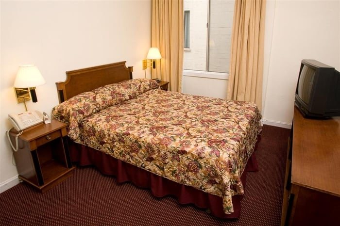 Golden West Manor Motel Los Angeles California — Guest room