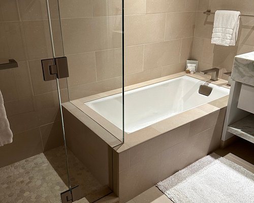Goldener Hirsch Auberge Collection — Bathroom