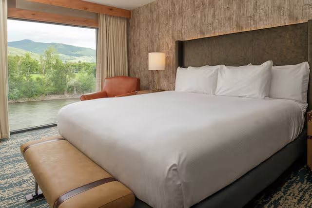 Goldsmith s Riverfront Inn — Guest room