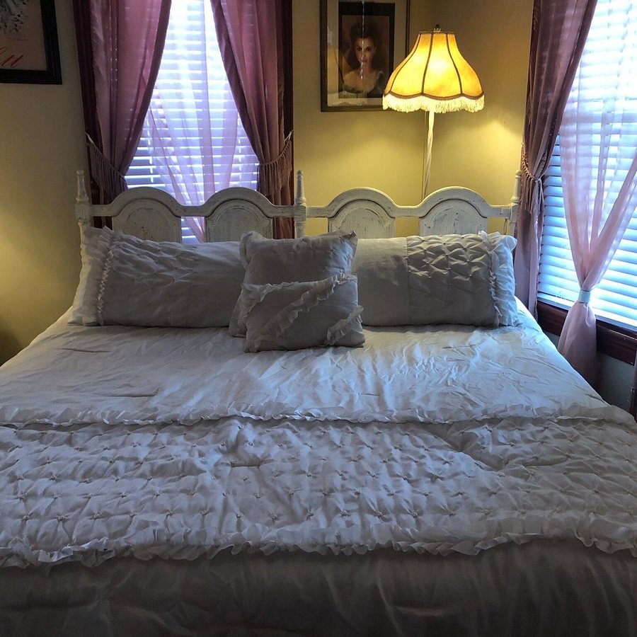 Goodbread House Inn Bed and Breakfast St Marys Georgia — Guest room