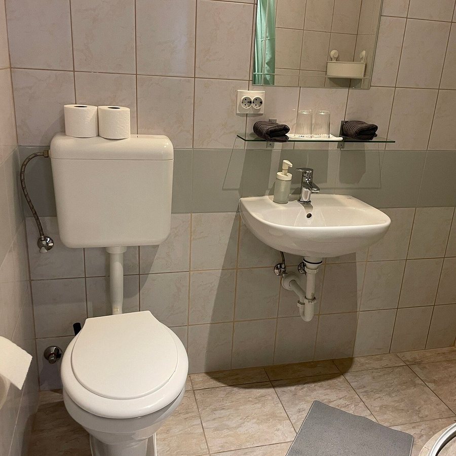 GoodMo House — Bathroom