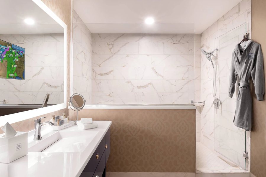Gothic Heights Inn — Bathroom