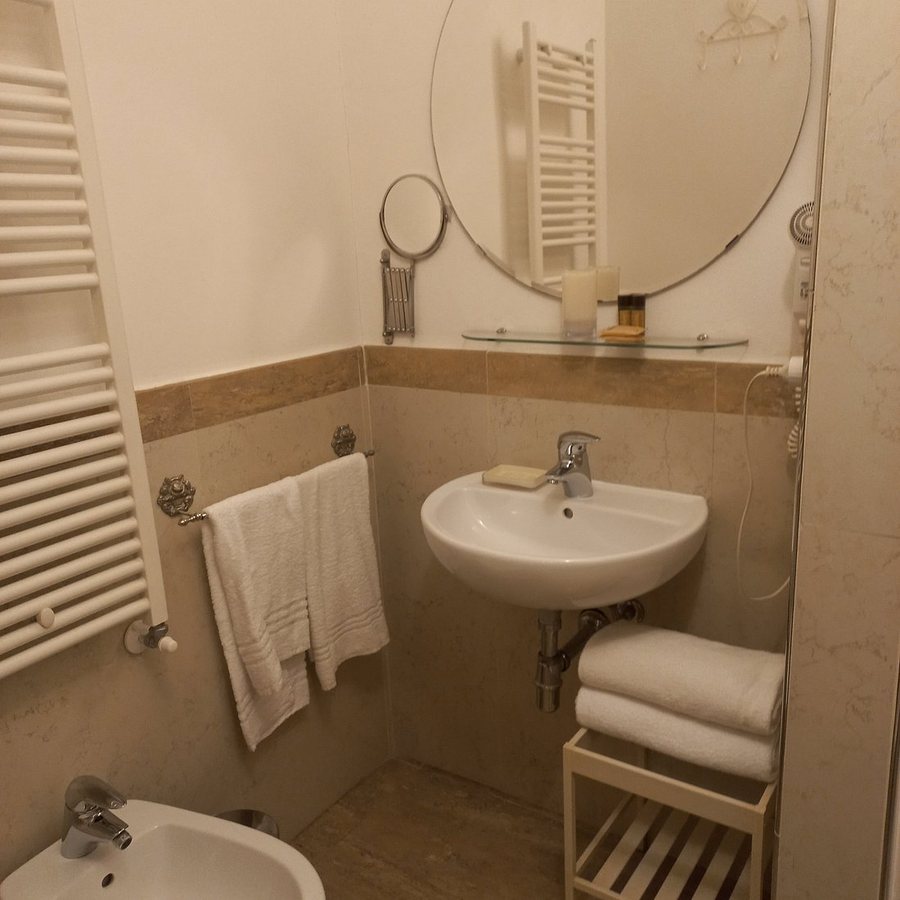 Gourmet B B Villa Landucci — Bathroom
