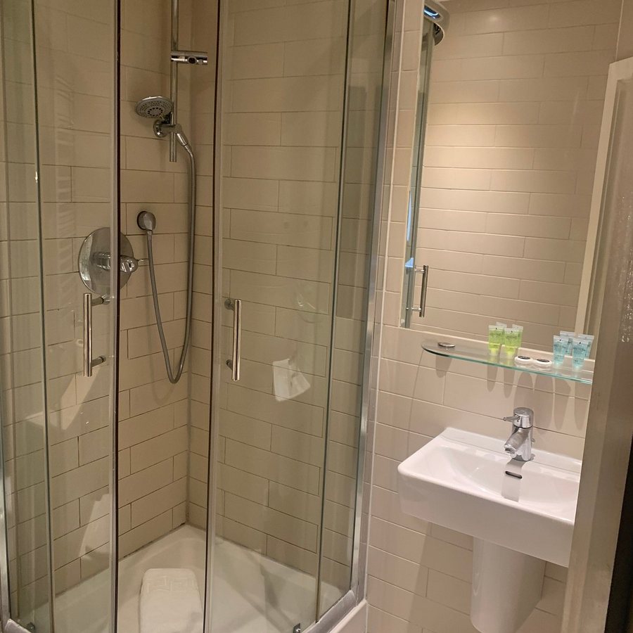 Governor s House — Bathroom