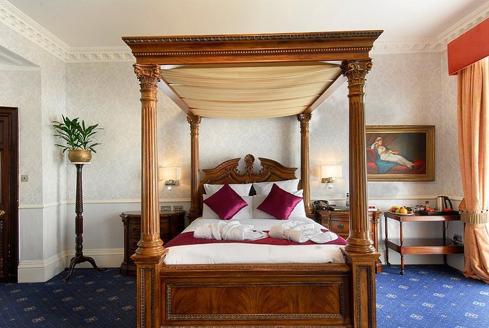 Governor s House — Guest room