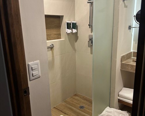 GR Solaris Cancun — Bathroom