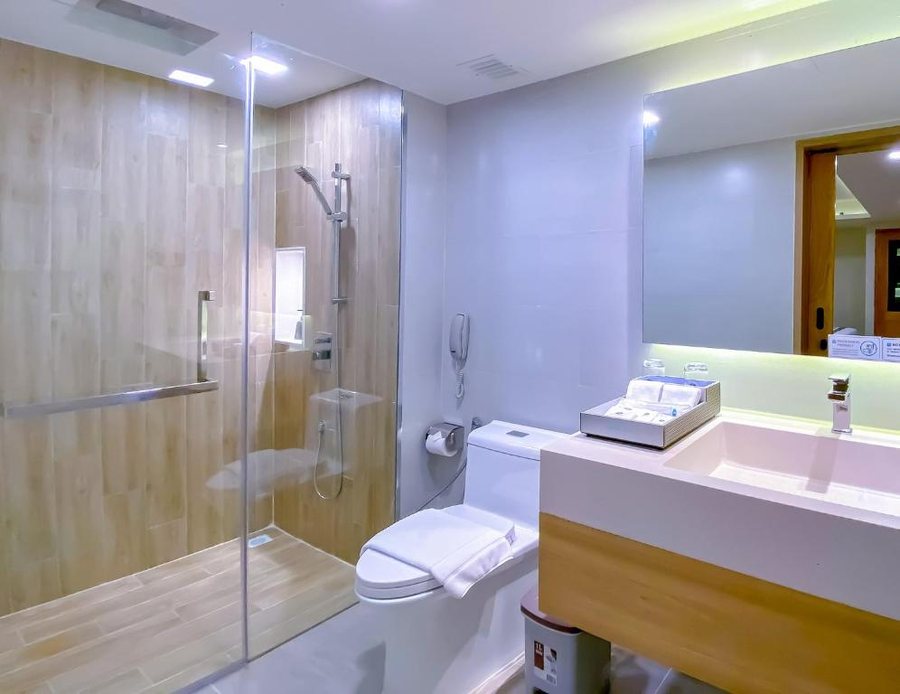 Grace Patong Hotel — Bathroom