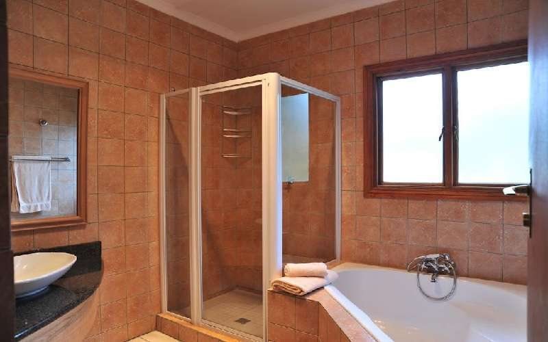 Graceland Eco Retreat — Bathroom