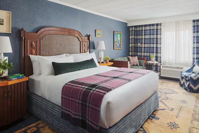 Graduate By Hilton Chapel Hill — Guest room