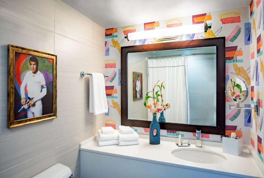 Graduate By Hilton Fayetteville Ar — Bathroom