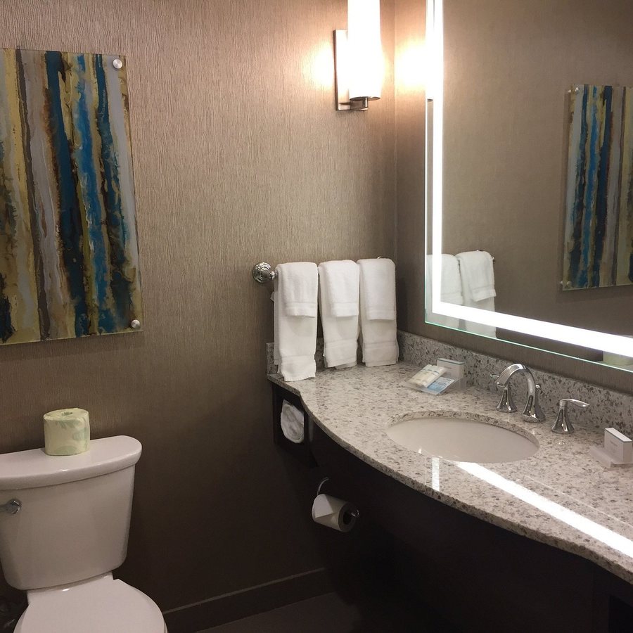 Graduate By Hilton Palo Alto — Bathroom
