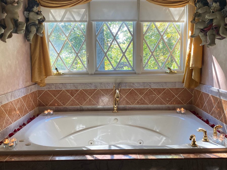 Gramercy Mansion — Bathroom