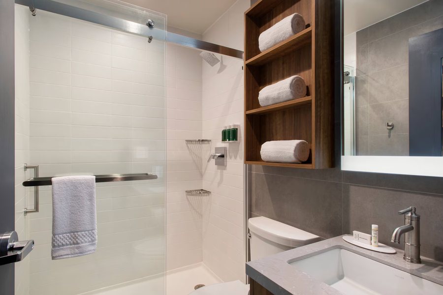 Gramercy Townhouse by Sudha New York City New York — Bathroom