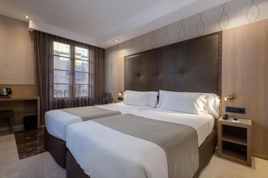 Gran Hotel Barcino Barcelona Catalonia — Guest room