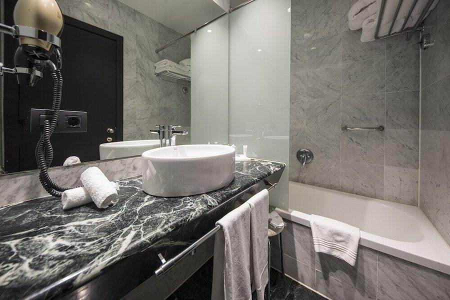 Gran Hotel Havana by Escampa Hotels Barcelona Catalonia — Bathroom