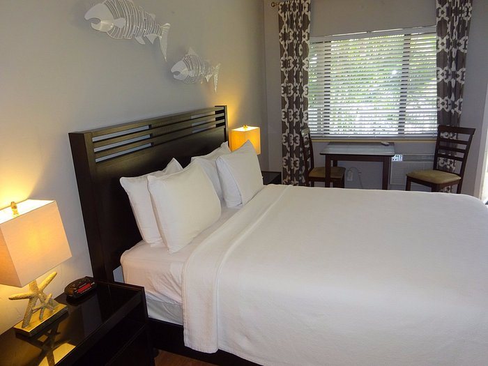 Granada Inn — Guest room