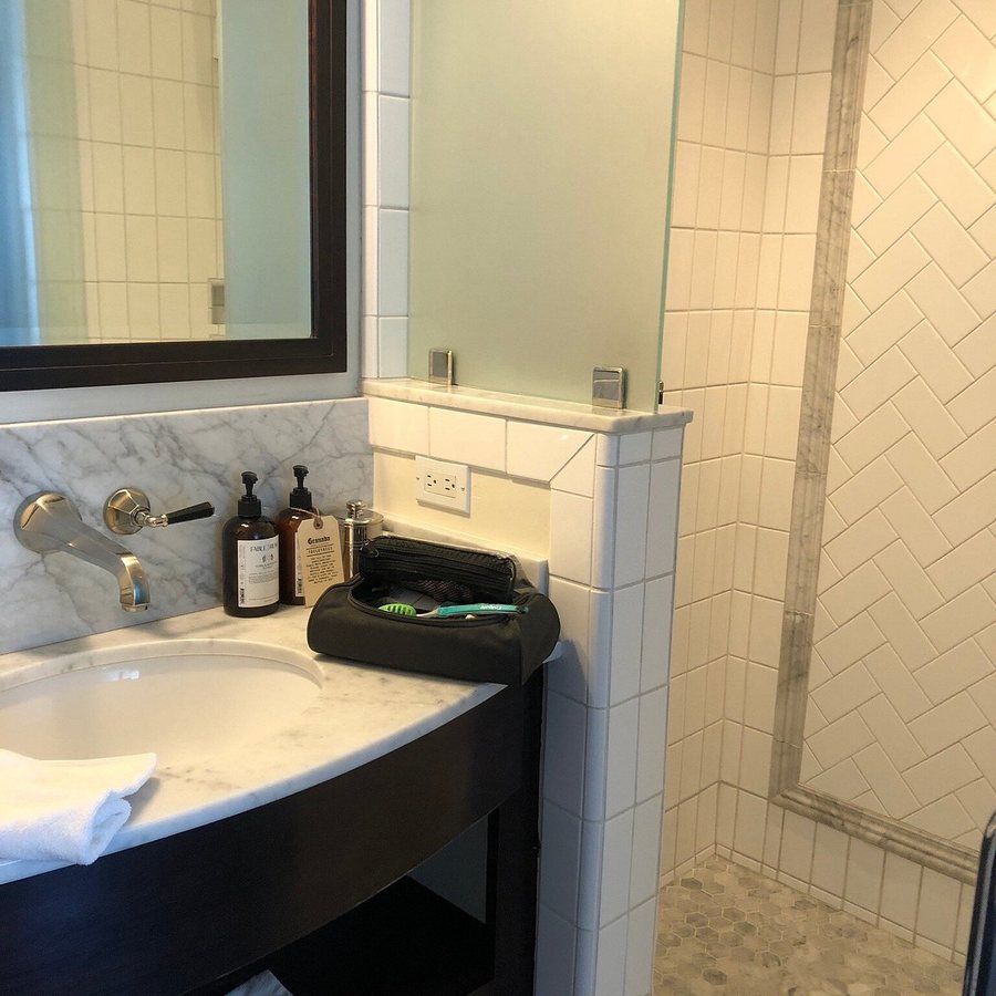 Granada Inn Los Angeles California — Bathroom
