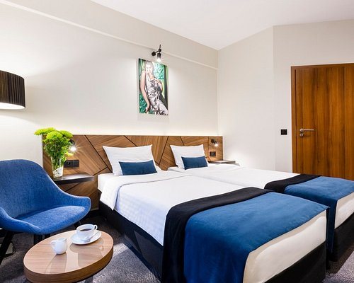 Grand Ascot Hotel — Guest room
