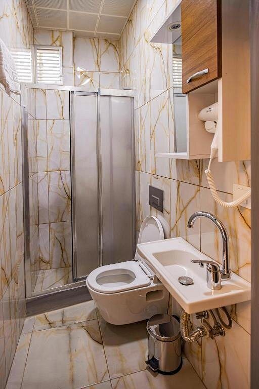 Grand Balyan Hotel Restaurant Istanbul — Bathroom